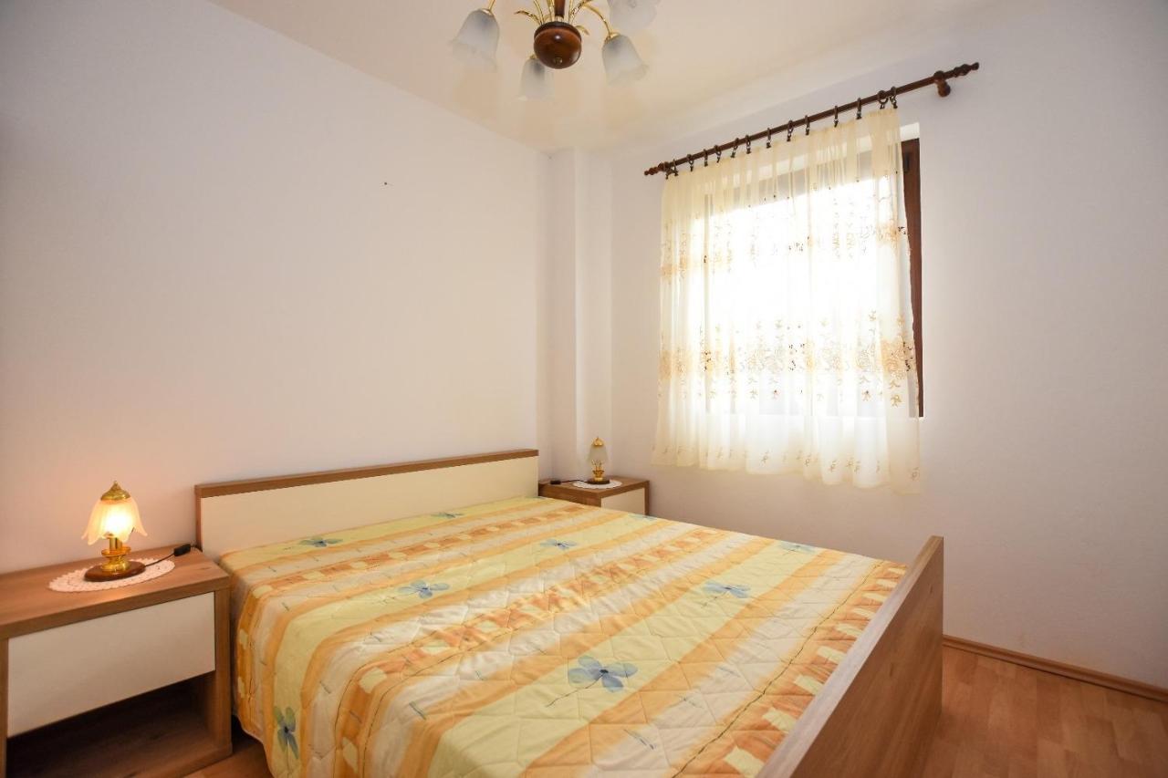 Apartments Luce - Family Friendly & Parking Pag Town Exterior photo