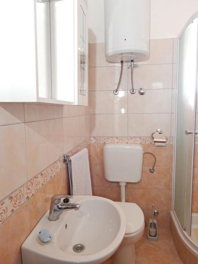 Apartments Luce - Family Friendly & Parking Pag Town Exterior photo