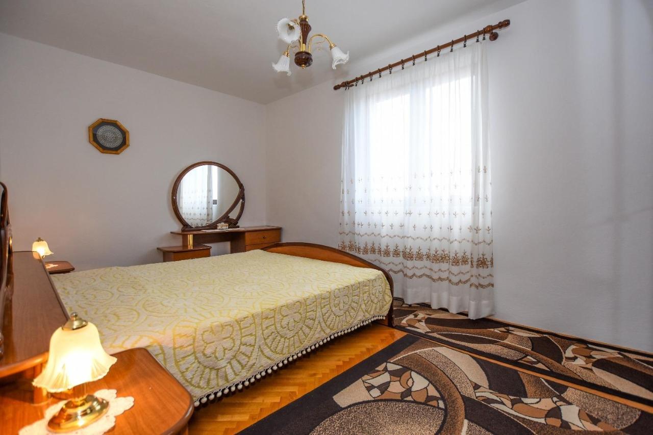 Apartments Luce - Family Friendly & Parking Pag Town Exterior photo