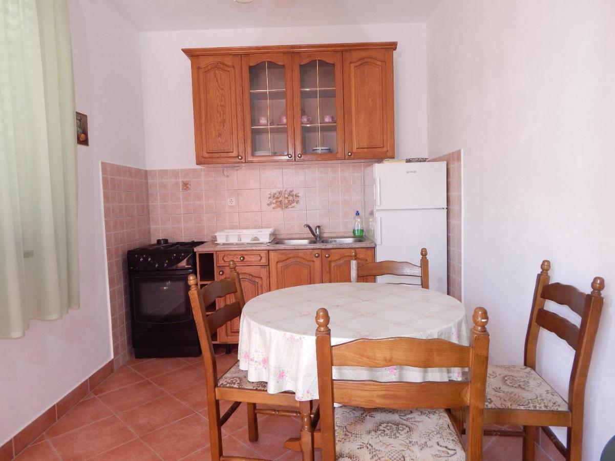 Apartments Luce - Family Friendly & Parking Pag Town Exterior photo